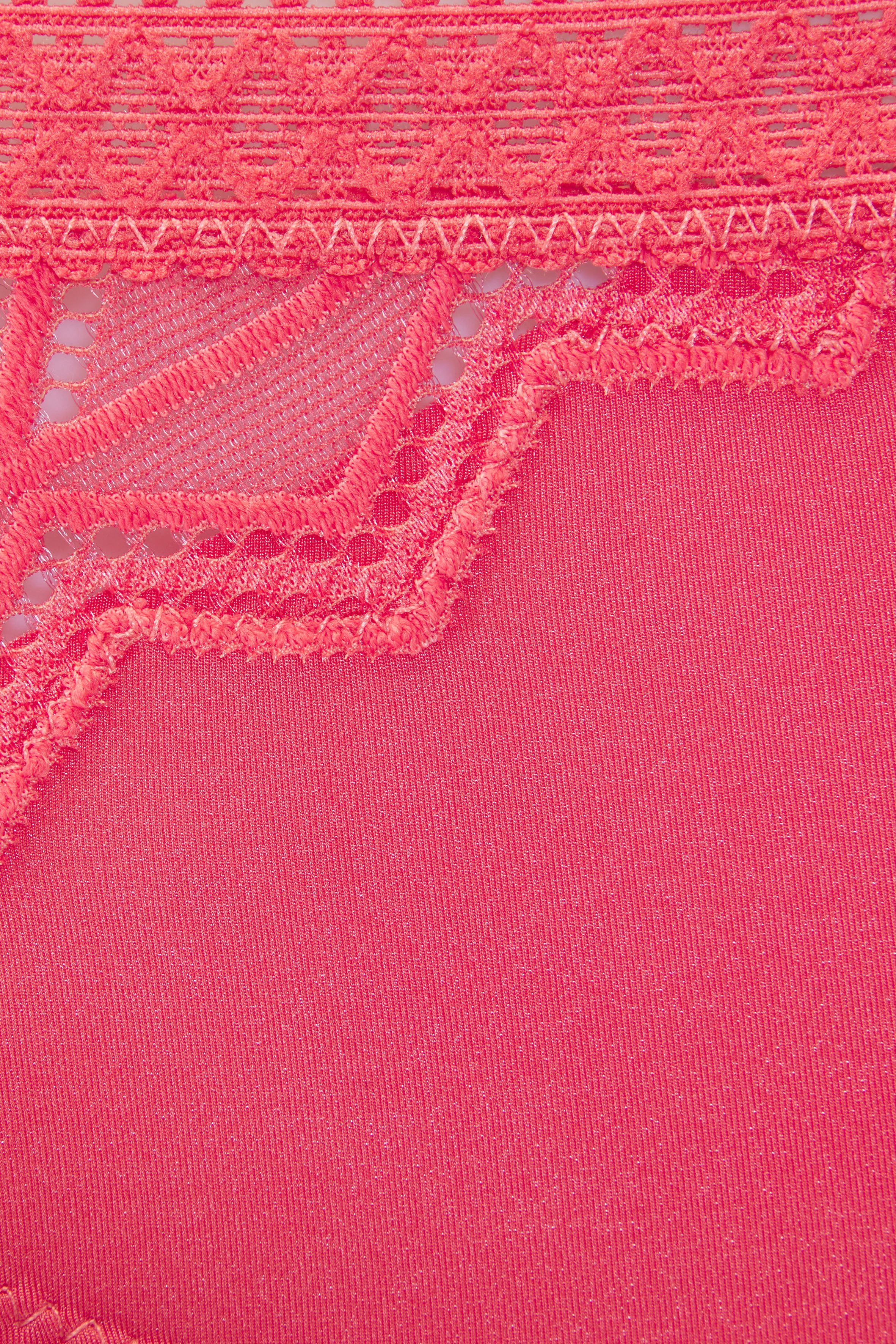 s.Oliver RED LABEL Beachwear String Romane met grafische kant in transparante look