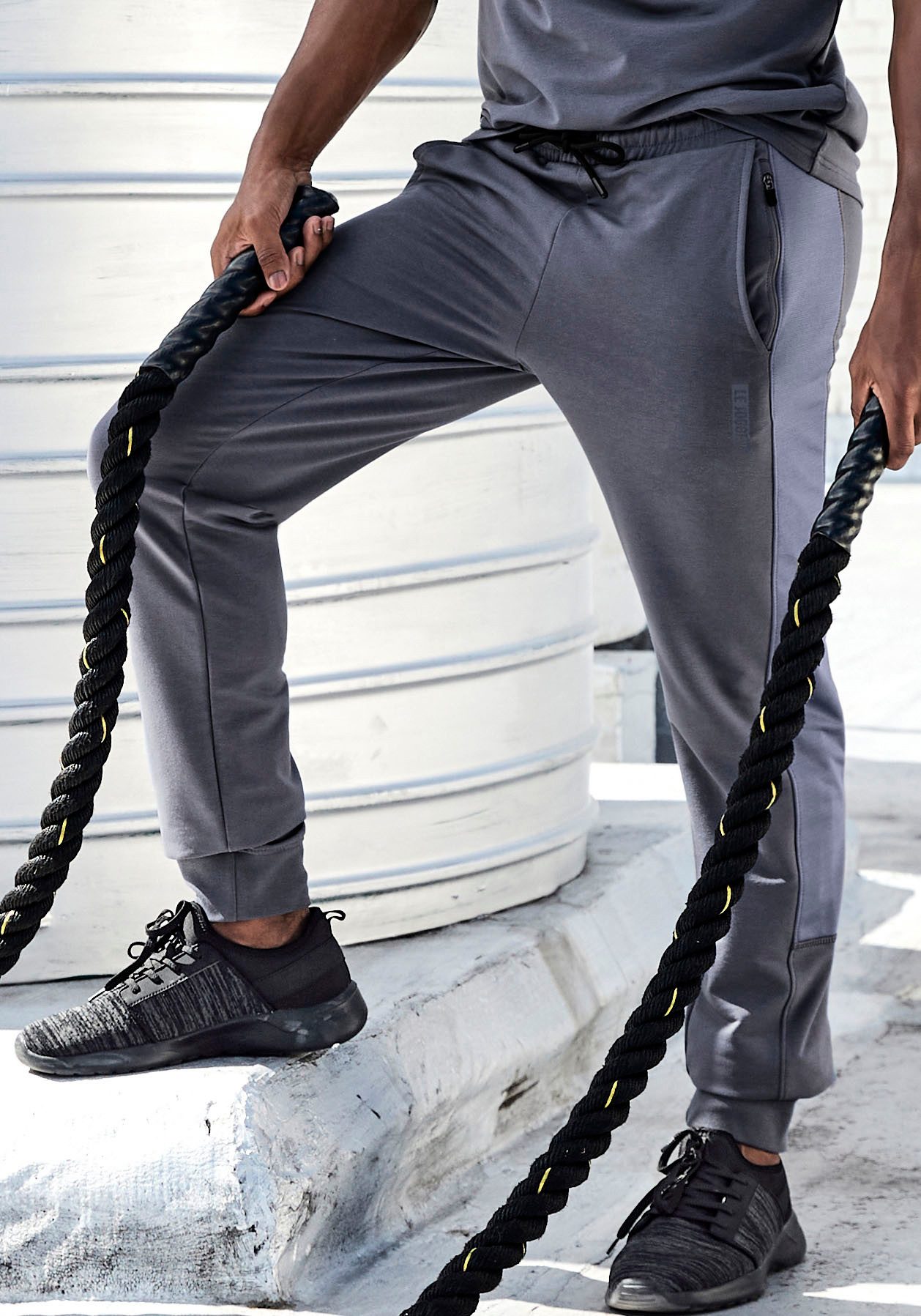 le jogger® Sweatpants met gekleurde inzet en ritszakken