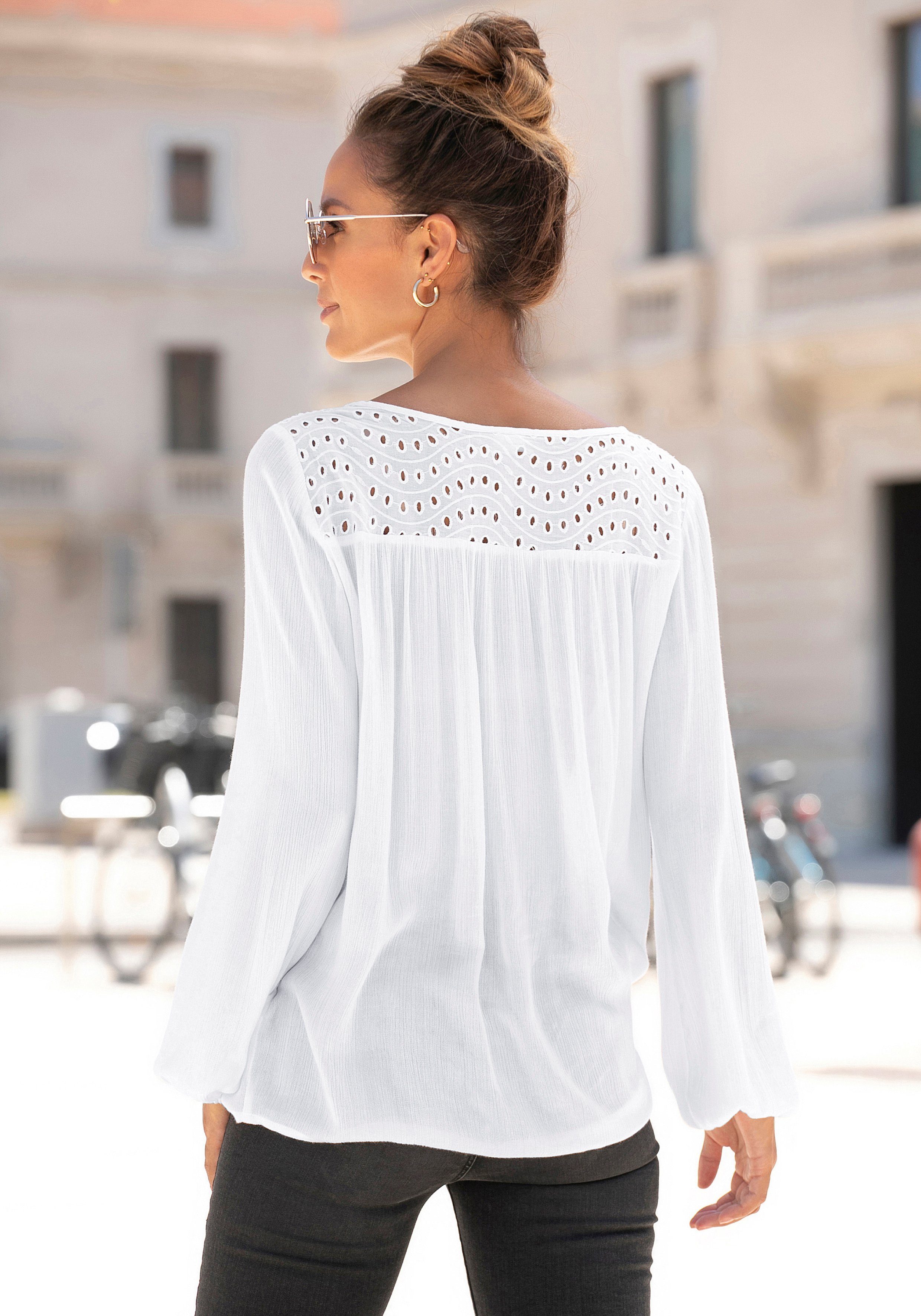 Lascana Crêpe-blouse met geborduurde oogjes, damesblouse, losse pasvorm