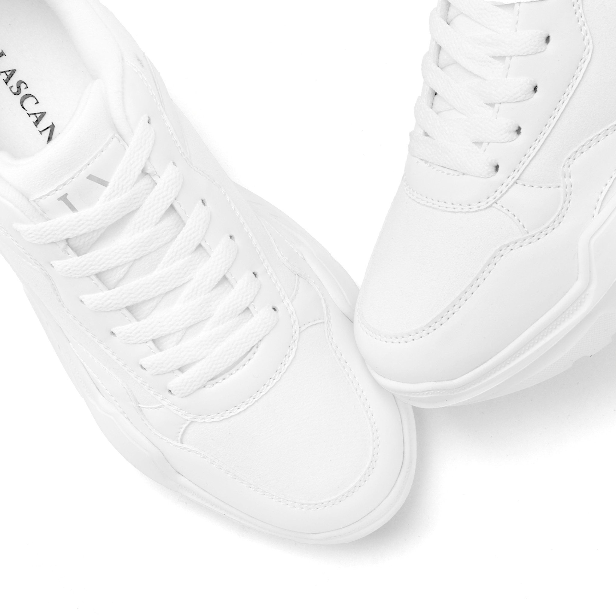 Lascana Sneakers Lage schoen, sportschoen, lichte chunky zool, zachte binnenzool VEGAN
