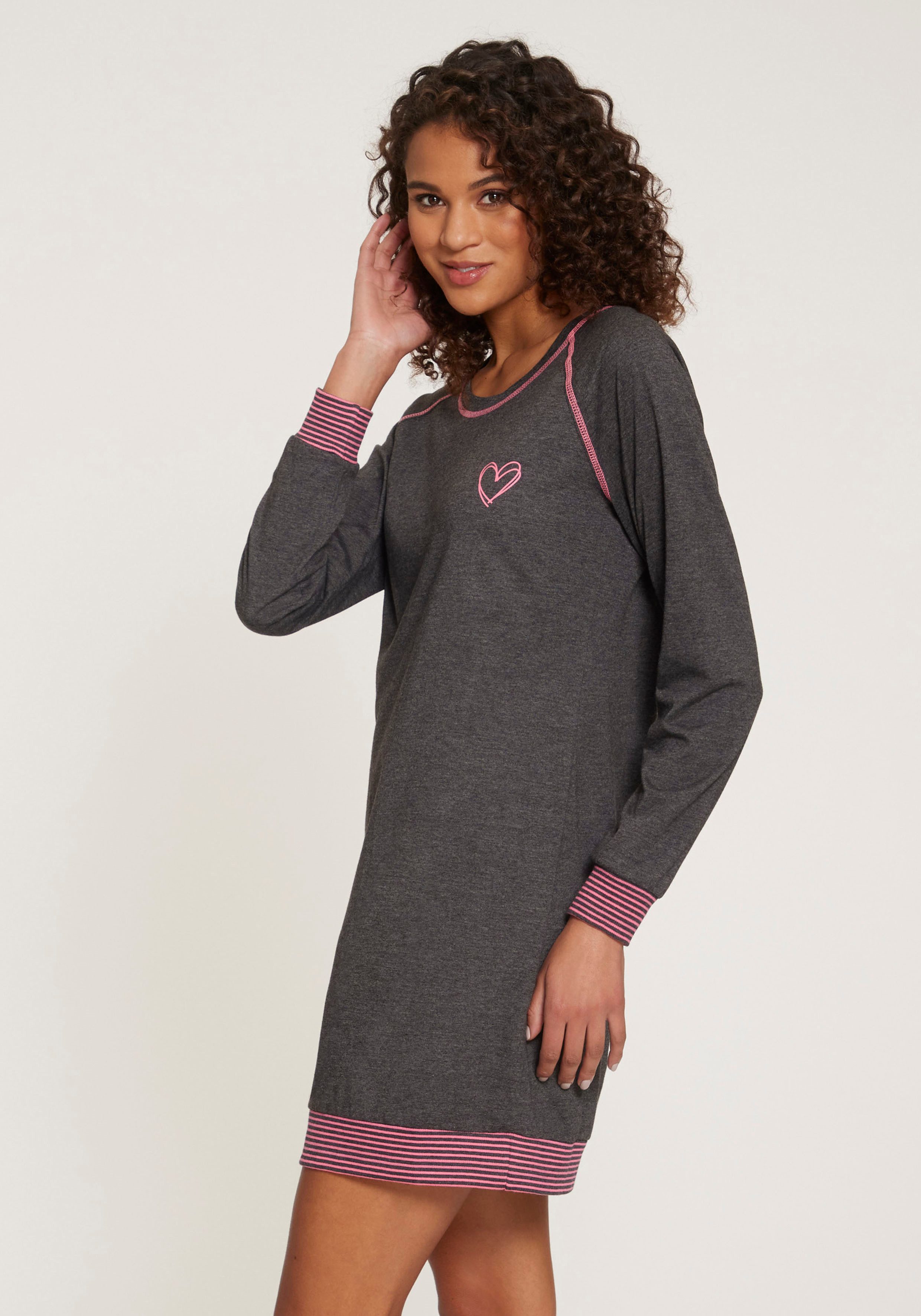 Vivance Dreams Nachthemd met decoratieve flatlock-naden in neonkleuren