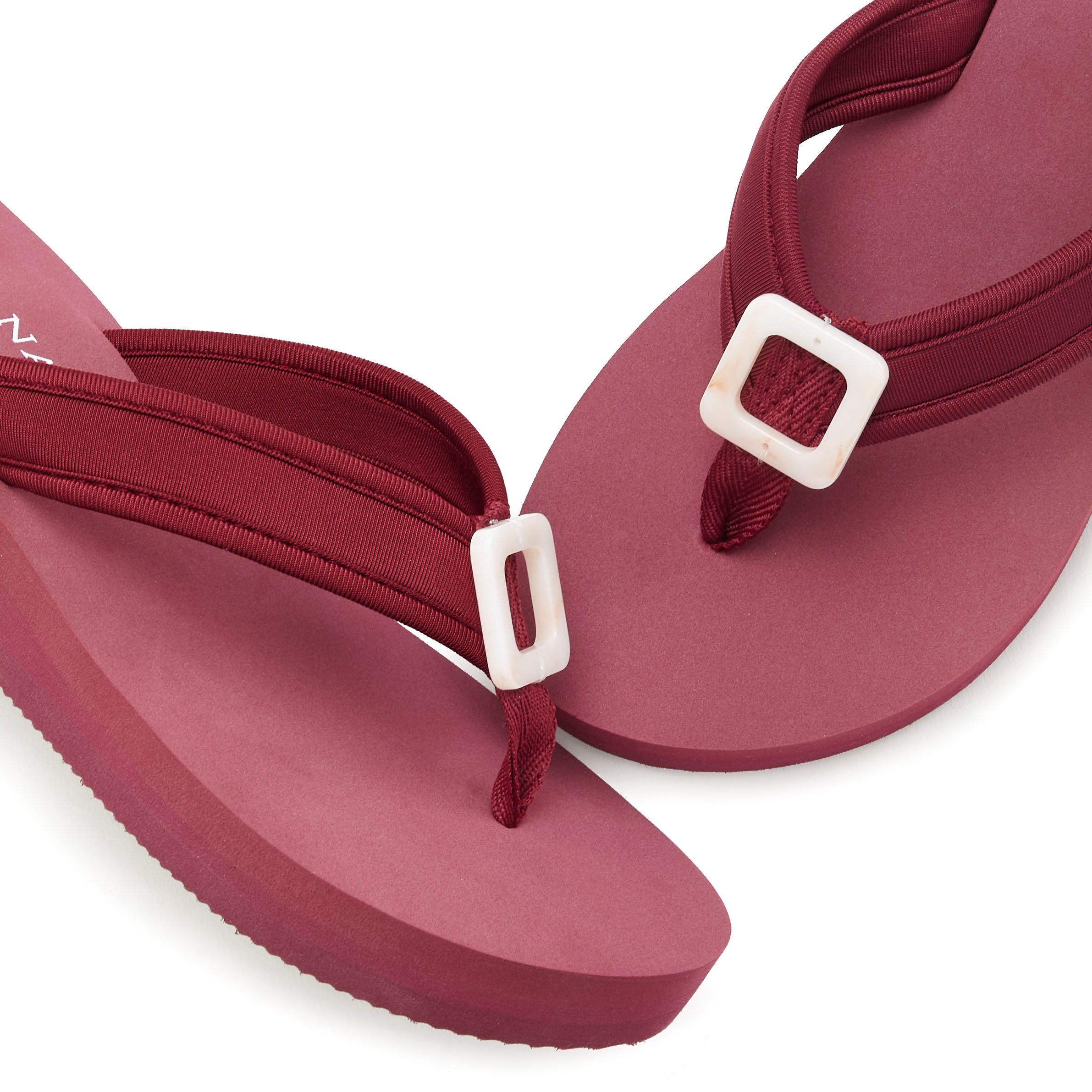 Lascana Badslippers Sandaal, pantoffel, badslipper met decoratieve applicatie VEGAN