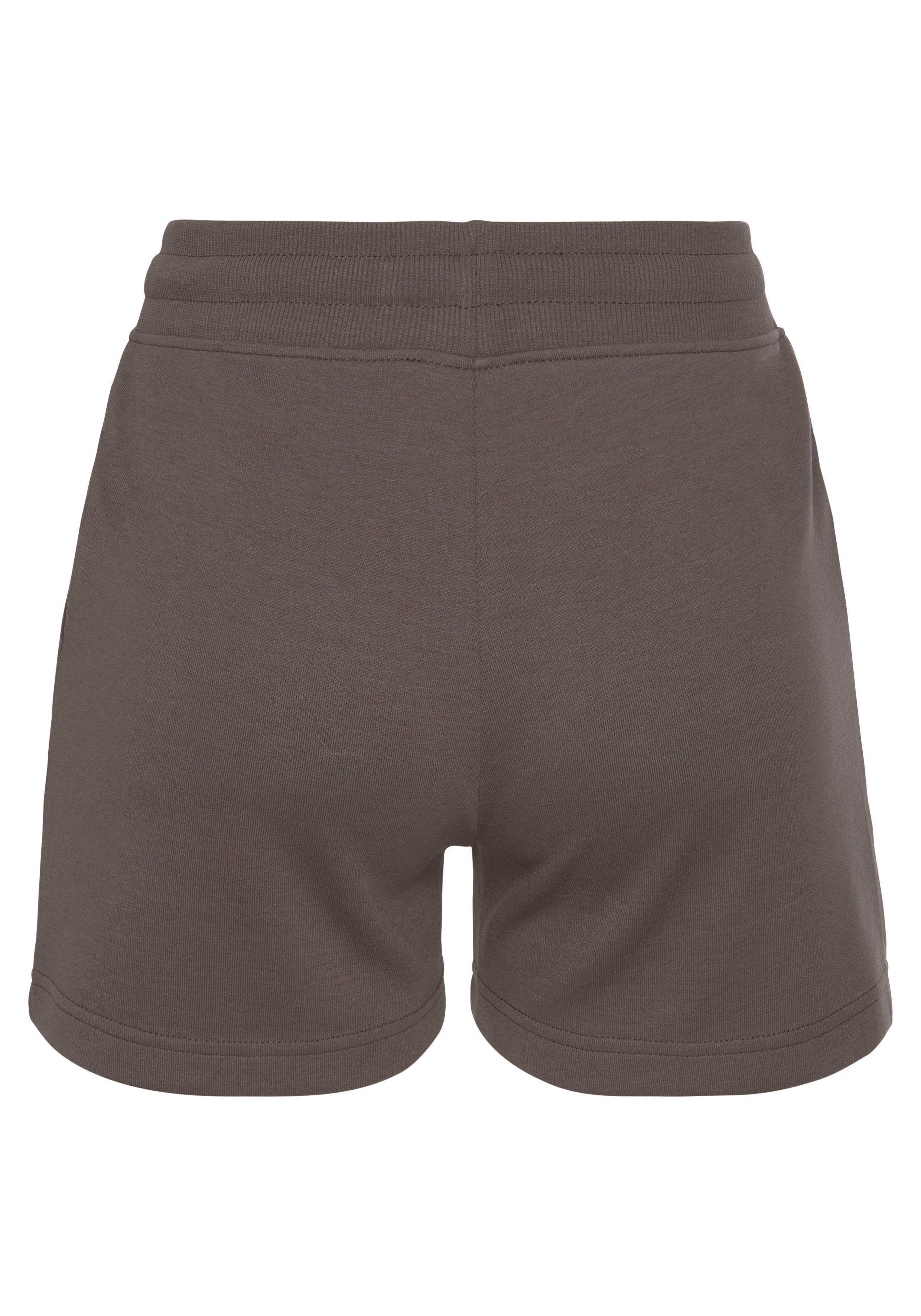 Bench. Loungewear Sweatshort Met geborduurd logo met logostiksel en zijzakken, loungewear