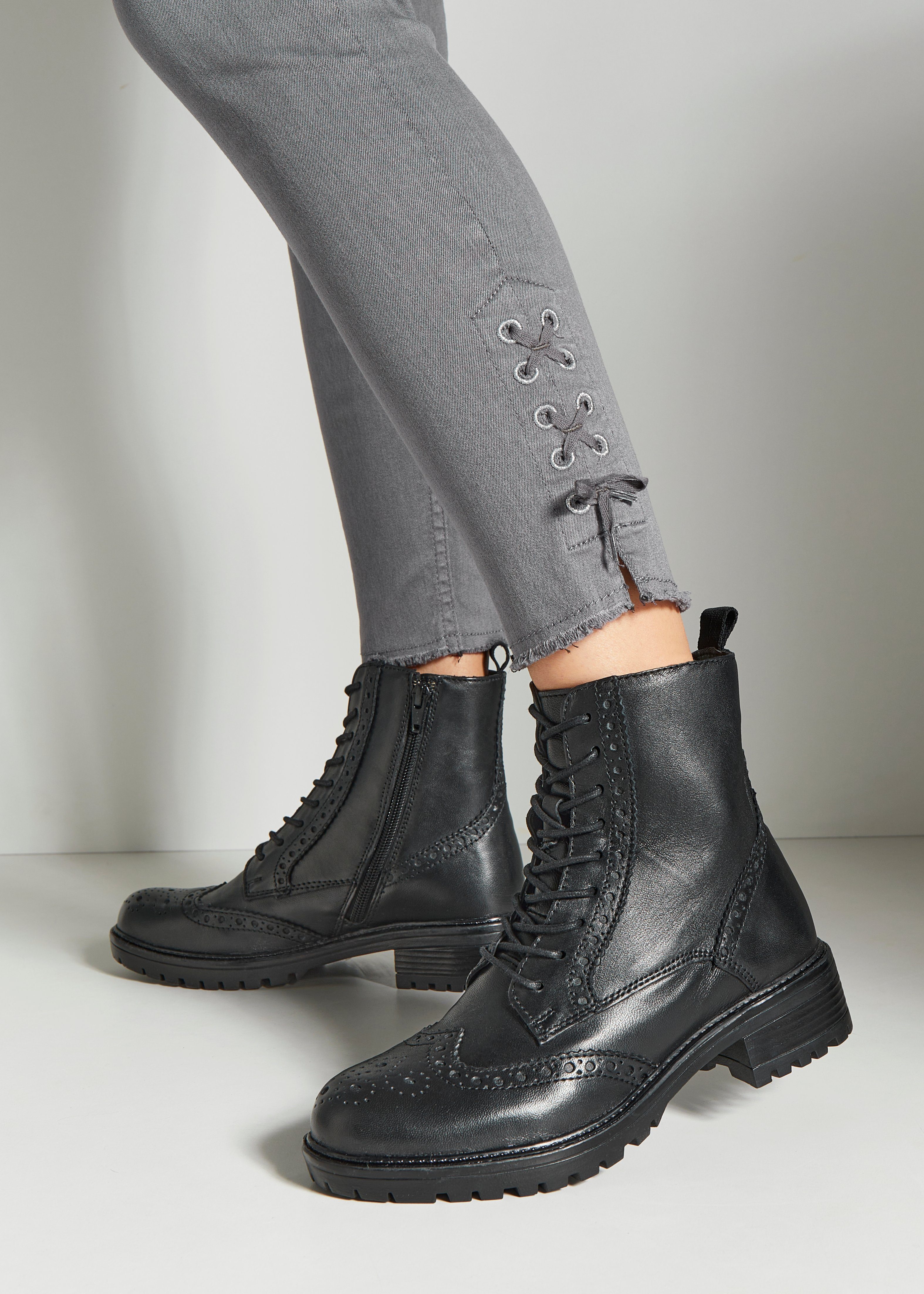 Lascana Veterschoenen Veterschoen, enkellaarsjes, leer, veters en rits