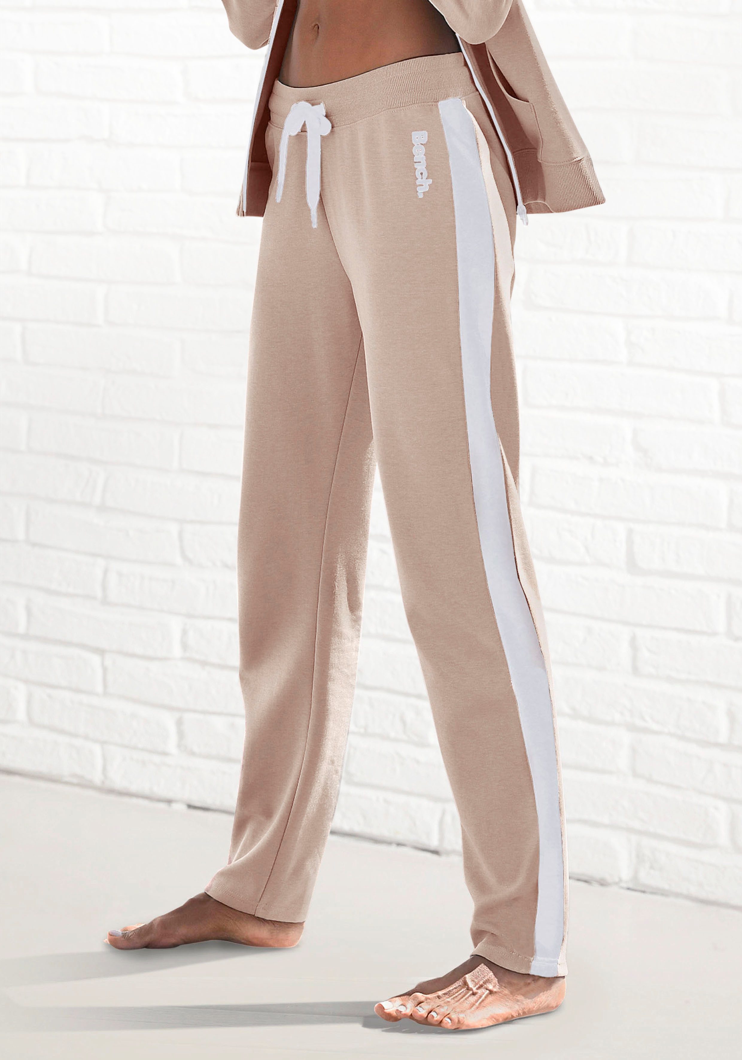 Bench. Loungewear Loungebroek met zijstrepen en rechte pijpen, loungepak