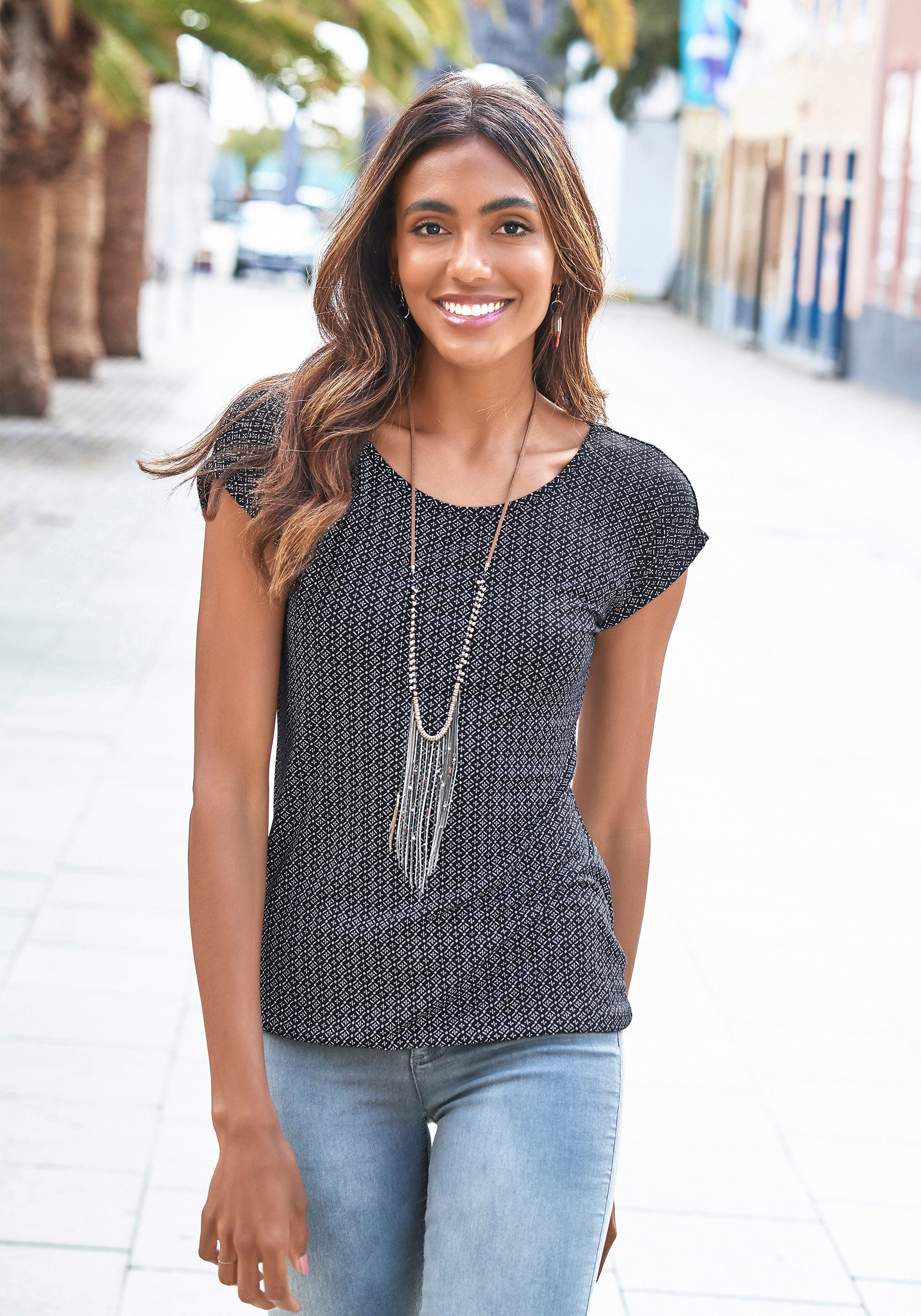 Lascana Shirt met korte mouwen Met modieuze cut out van zachte viscose-stretch (Set van 2)