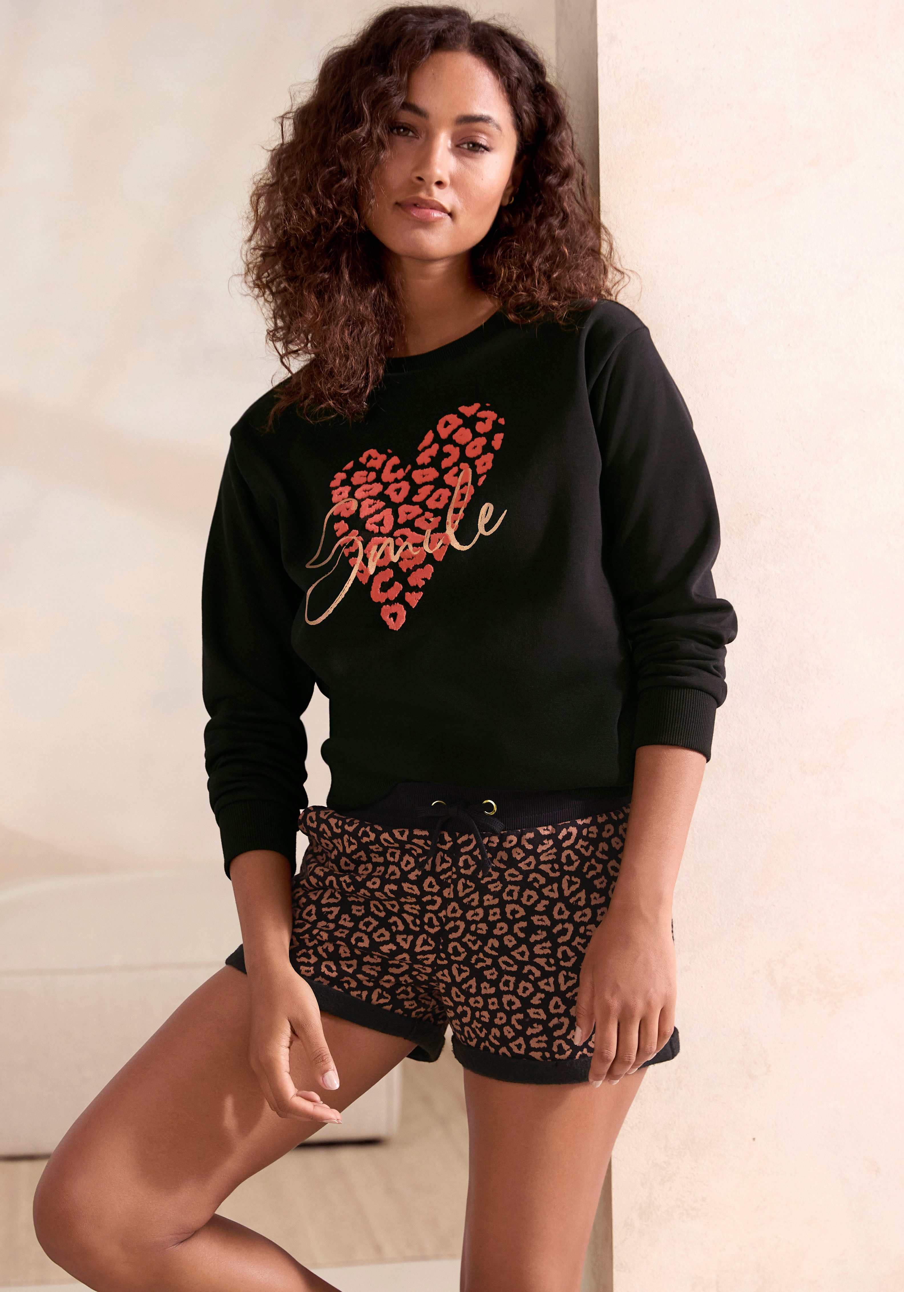 Lascana Sweatshirt Lounge shirt met hart-leo-print, loungewear