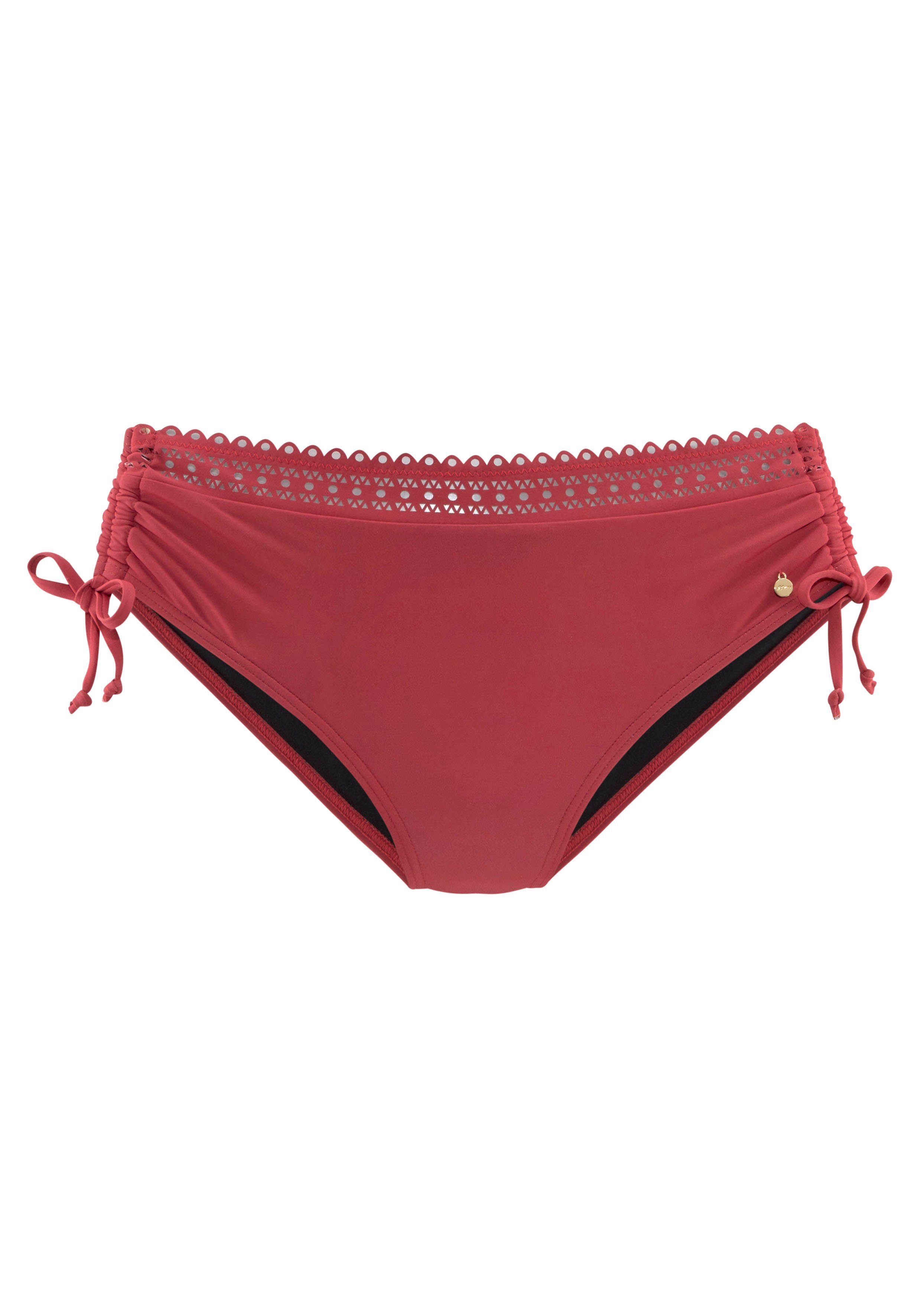 s.oliver red label beachwear bikinibroekje aiko met gehaakte look rood