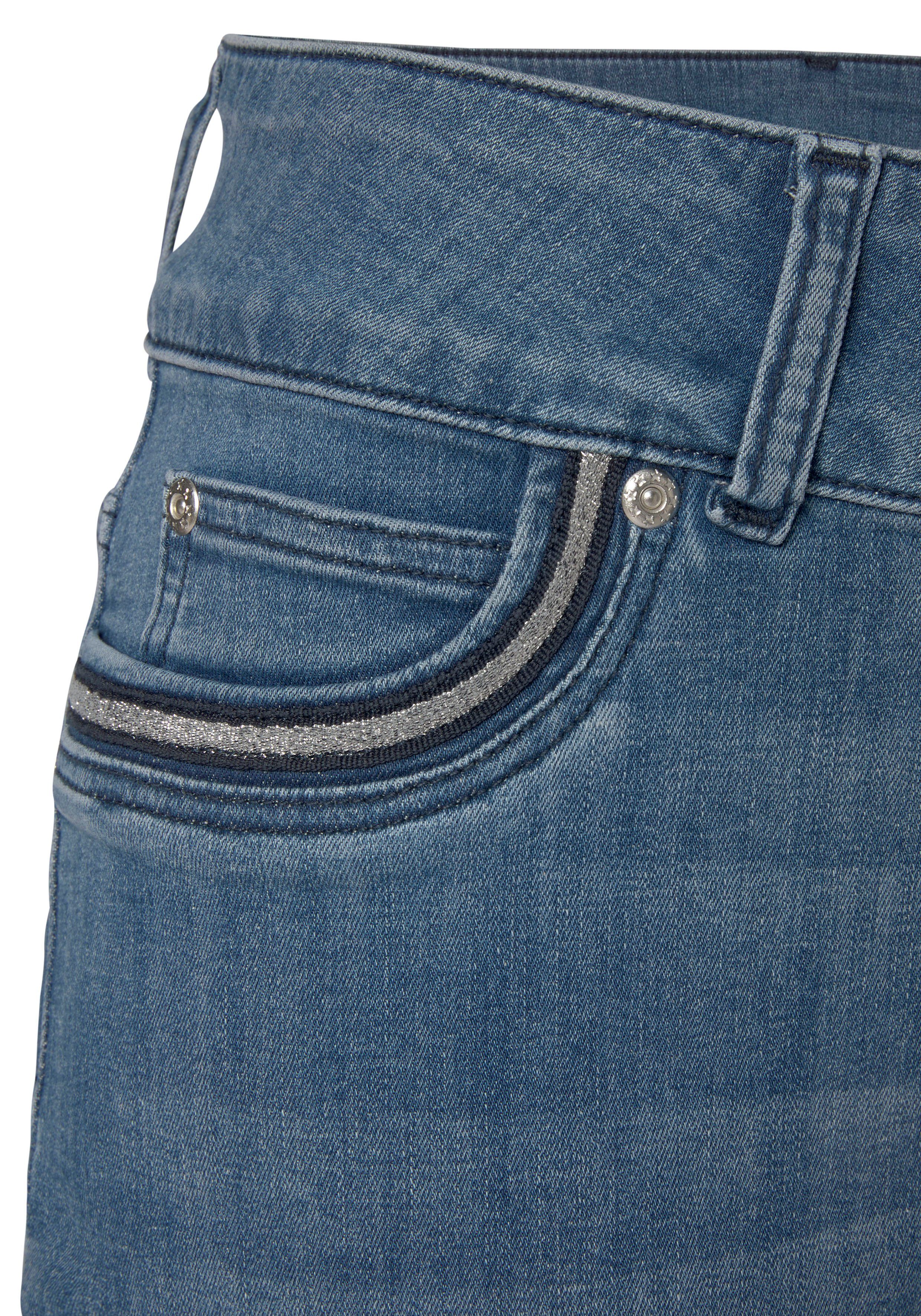 Lascana Capri jeans met versierde zakken, elastische 7/8-jeans van katoen