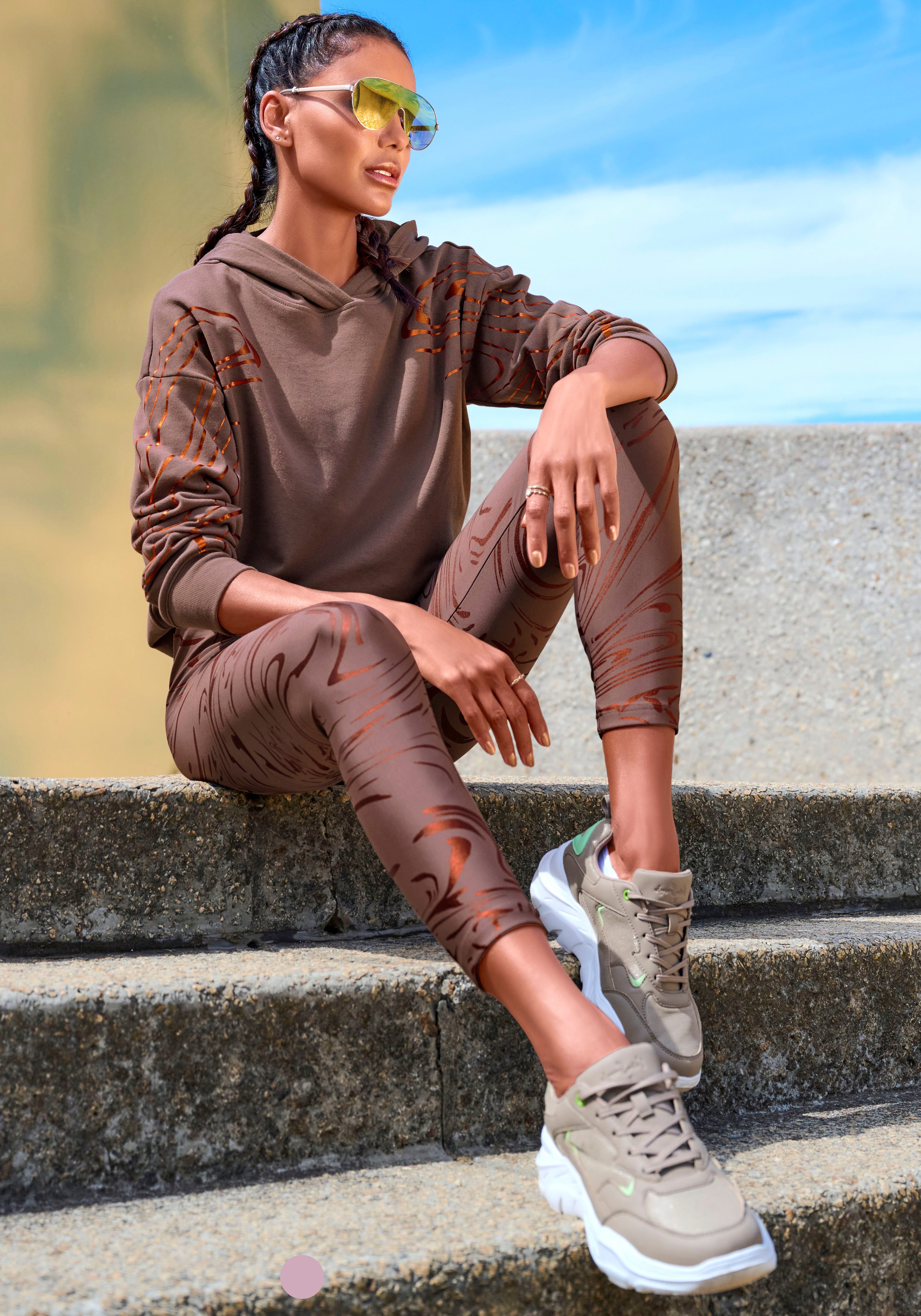 active by Lascana Hoodie met glanzende print