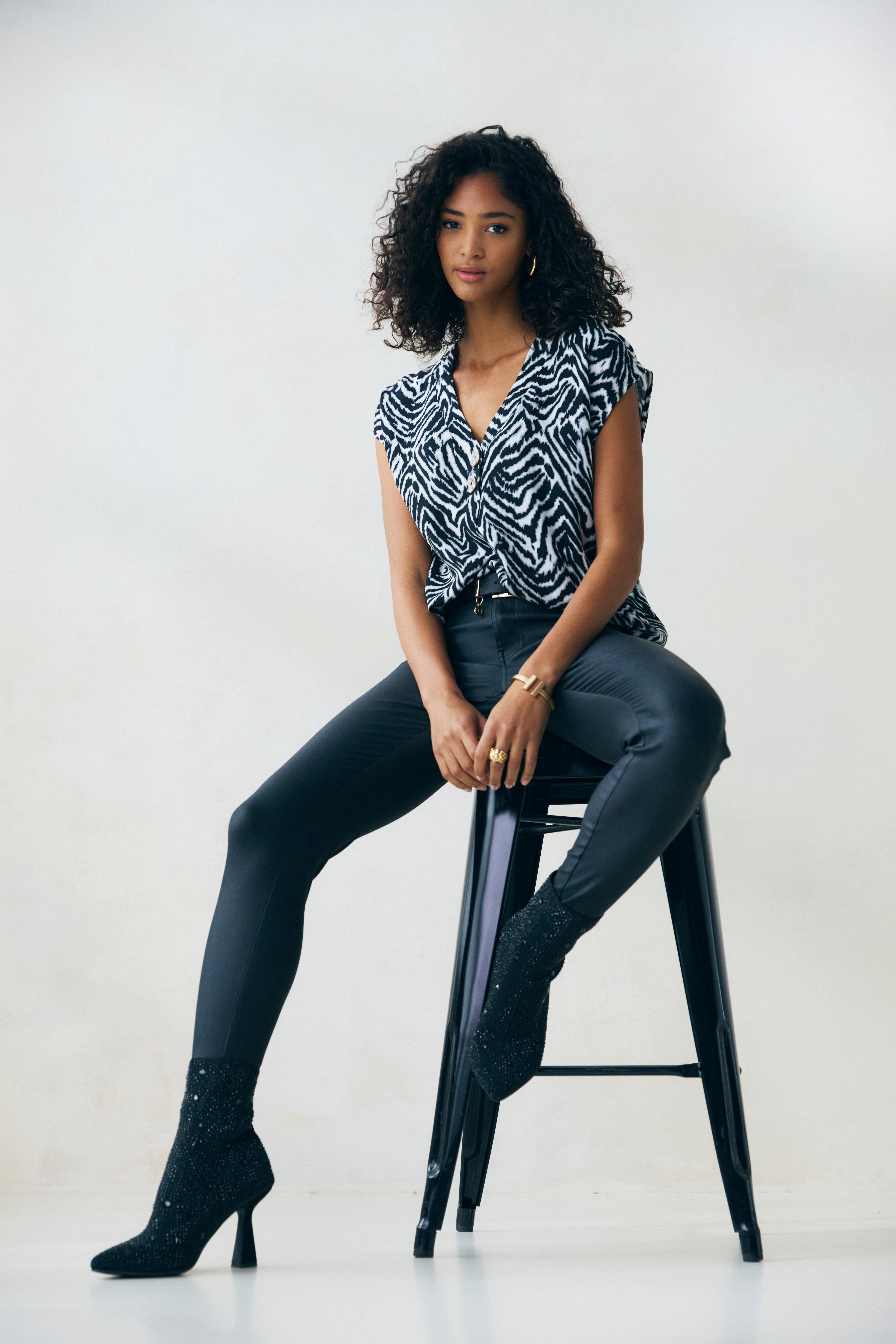 Lascana Imitatieleren broek in smalle pasvorm, figuuraccentuerende jeggings met stretchpercentage